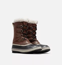 Meilleure vente 😀 Sorel Boots De Neige Botte Imperméable en Nylon 1964 PAC™ Homme ⭐ 57 Botte Imperméable en Nylon 1964 PAC™ Homme Botte Imperméable en Nylon 1964 PAC™ Homme, Tobacco, Black, 3/4 front