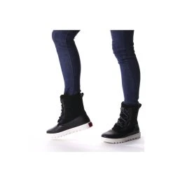 Botte Imperméable Joan of Arctic™ Next Lite Femme Botte Imperméable Joan of Arctic™ Next Lite Femme, Black, Sea Salt, video