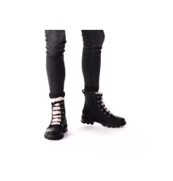 Botte Imperméable en Peau de Mouton Lennox™ Lace Femme Botte Imperméable en Peau de Mouton Lennox™ Lace Femme, Black, Nocturnal Red, video