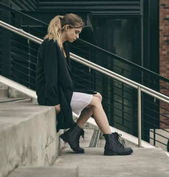 Botte Imperméable en Peau de Mouton Lennox™ Lace Femme Botte Imperméable en Peau de Mouton Lennox™ Lace Femme, Black, Black