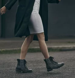 Botte Imperméable en Peau de Mouton Lennox™ Lace Femme Botte Imperméable en Peau de Mouton Lennox™ Lace Femme, Black, Black